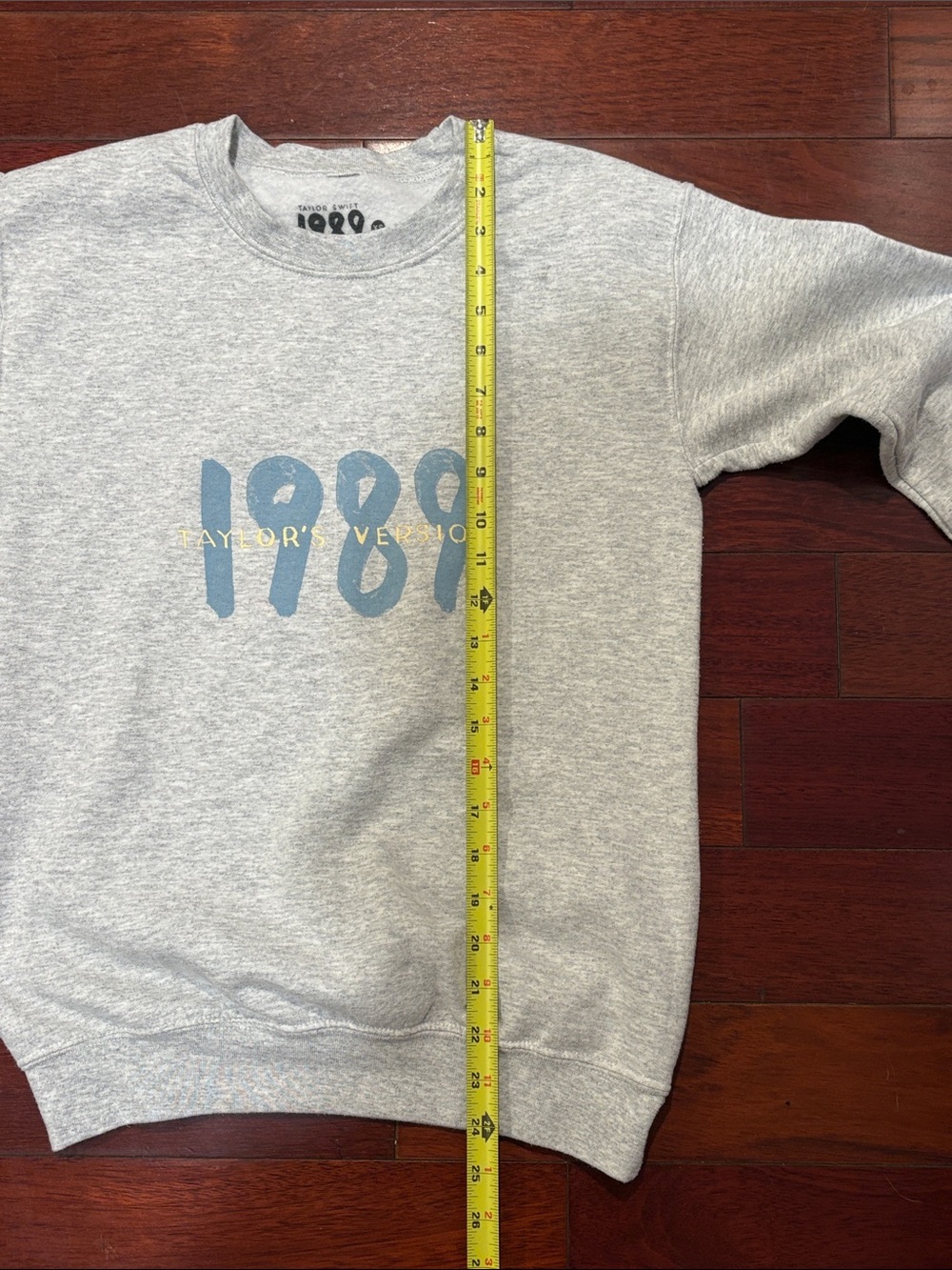 Taylor Swift 1989 Taylor’s Version Official Merch Graphic Crewneck Light Gray XS - Picture 13 of 14